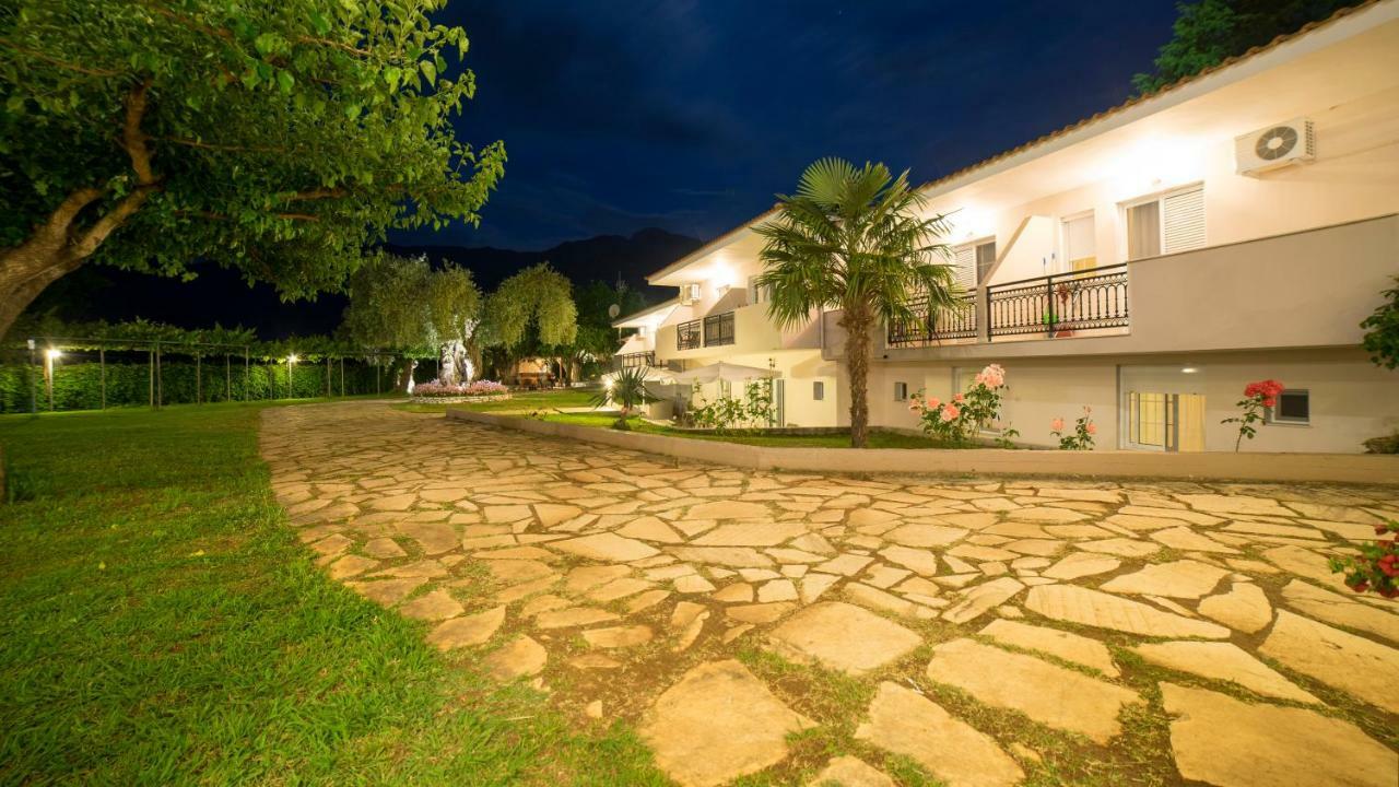 Aparthotel Aneton Chrisi Ammoudia Exterior foto